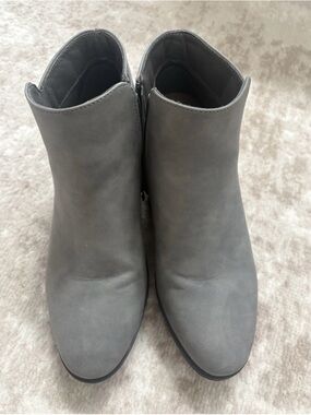 Vepose Gray Round Toe Ankle Booties Block Heel 8